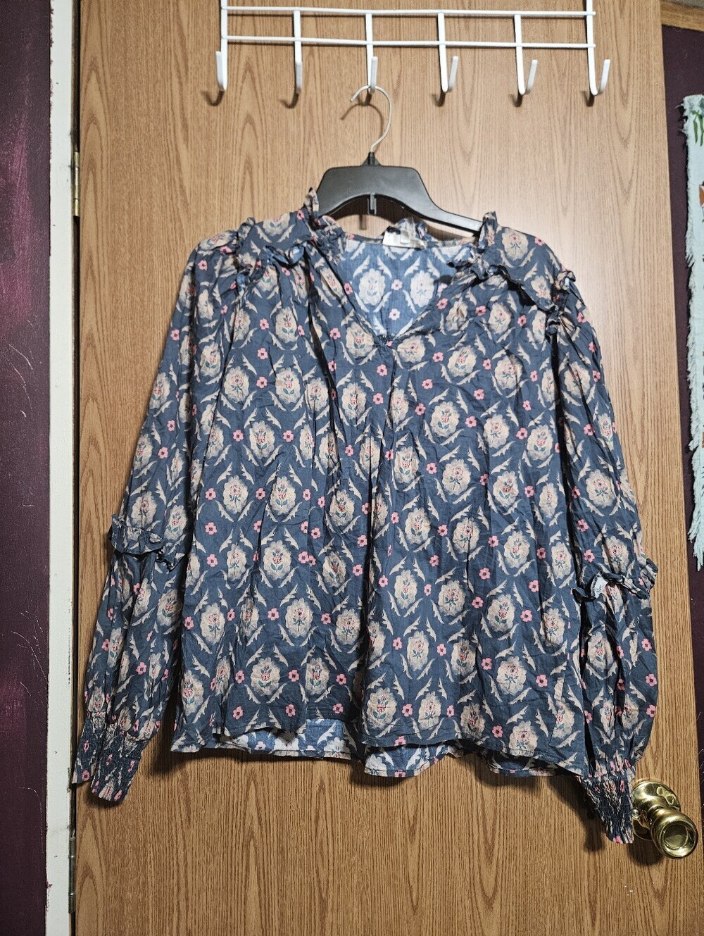 Entro Talk To Me Dark Teal Ruffle Top Vintage Inspited Florals Size Small!
